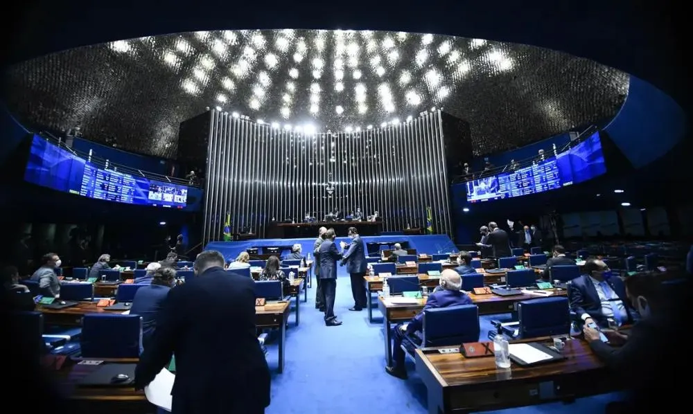 Direita decide votar a favor do fim da escala 6x1