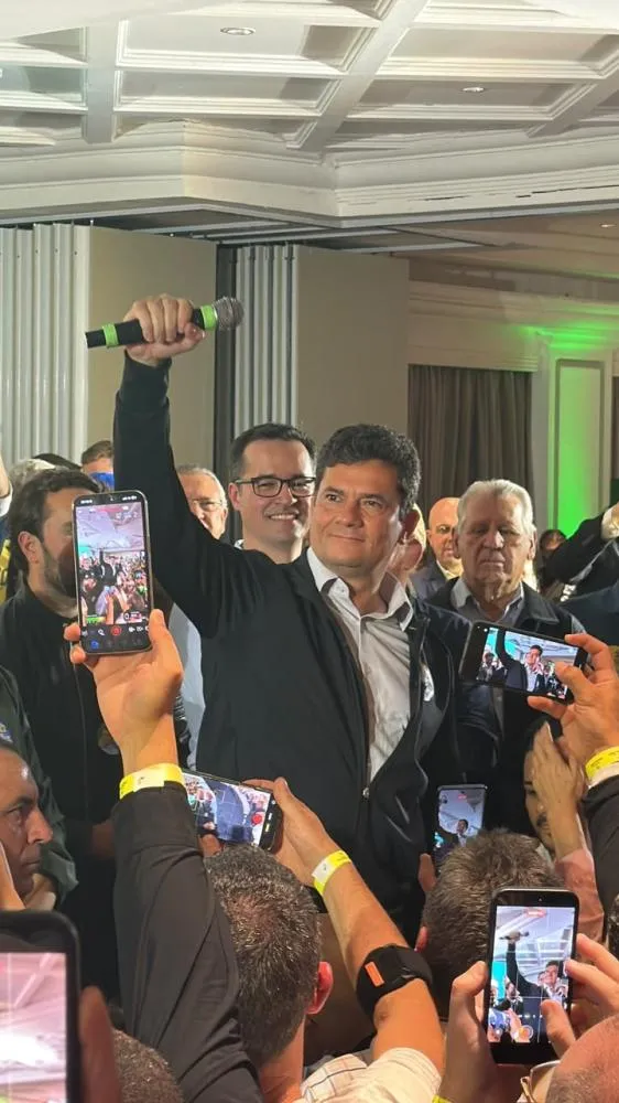 Moro reúne 230 prefeitos e quase 3 mil pessoas em evento pró-Flávio em Curitiba