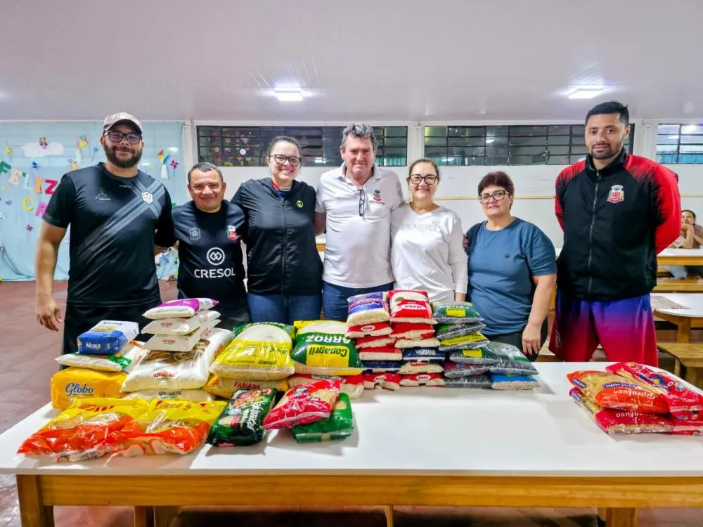 Secretaria de Esportes repassa alimentos arrecadados durante o Campeonato Municipal de Futebol de Campo