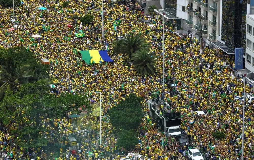 Flávio diz que governará para todos em ato em Vitória (ES)