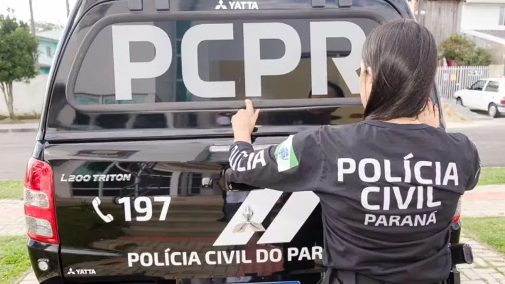 Mulher é encontrada morta pelo filho dentro de casa no Paraná, e namorado dela é preso suspeito do crime