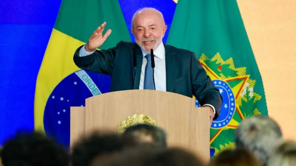 A 4 dias das eleições, Lula sanciona lei que perdoa dívidas de MEIs