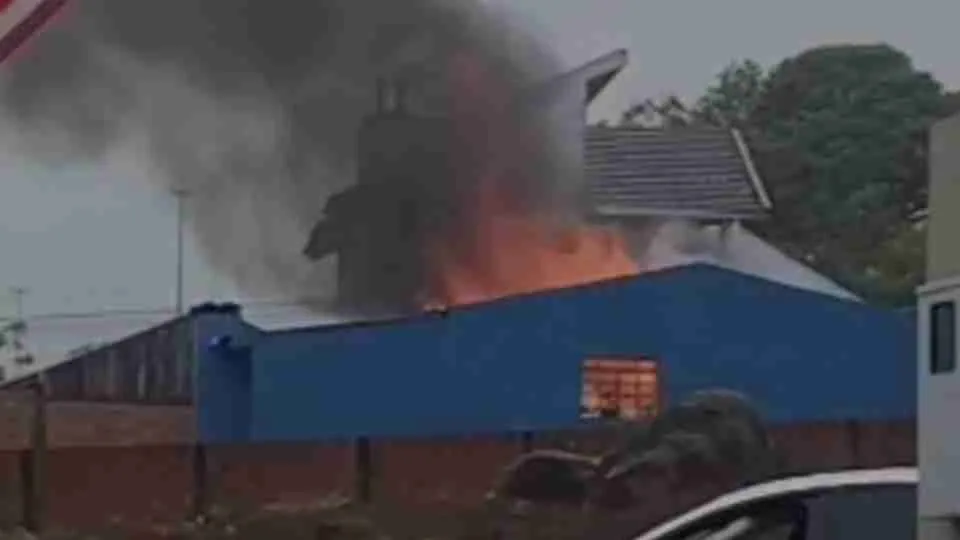 Mulher morre em incêndio que destruiu casa em Toledo