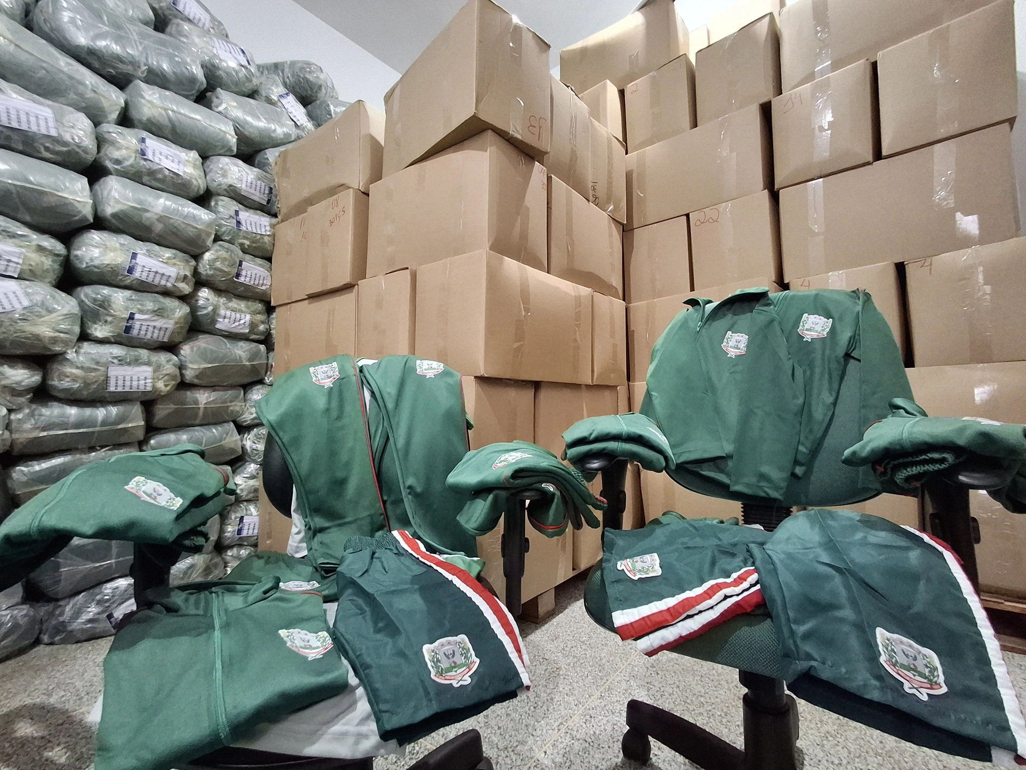 Entrega de uniformes escolares da rede municipal deve iniciar na próxima semana em Marechal Rondon