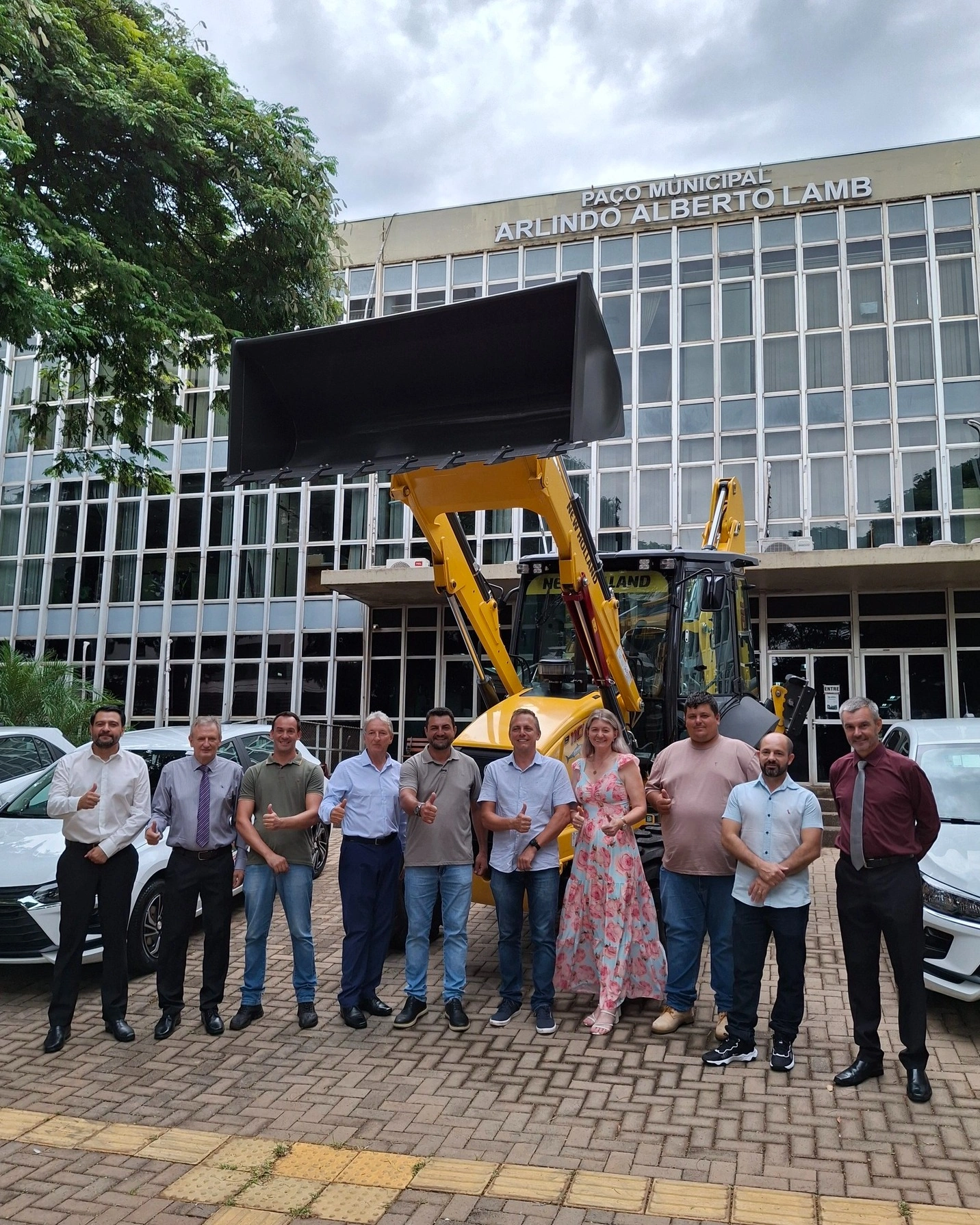 Munic&iacute;pio de Marechal C&acirc;ndido Rondon recebe uma nova retroescavadeira