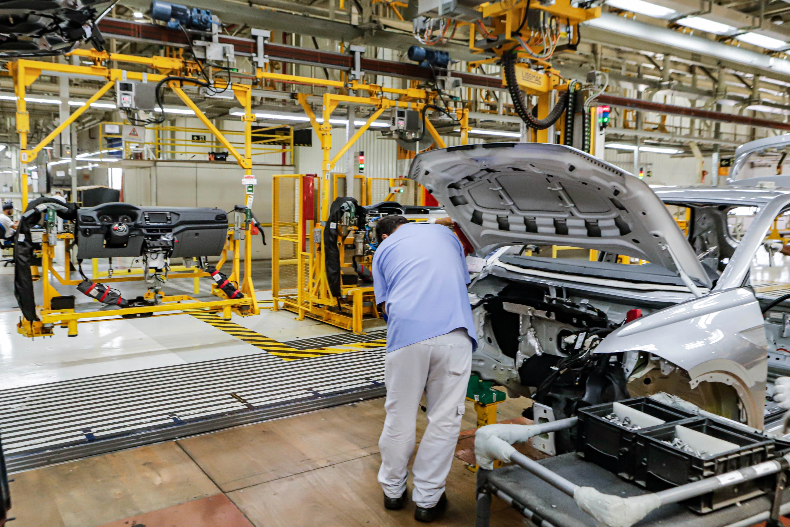 Fim da escala 6x1 pode elevar custo da ind&uacute;stria em R$ 178,8 bilh&otilde;es, alerta entidade