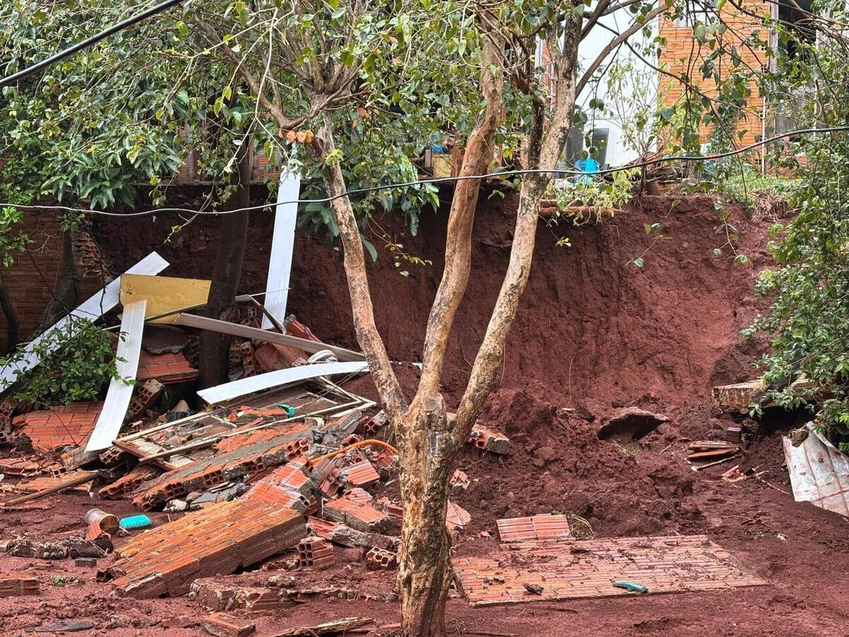 Casas são interditadas no Santa Clara IV em Toledo e Defesa Civil presta atendimento