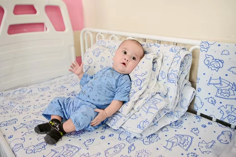 Beb&ecirc; que vive com intestino 6 vezes menor que o ideal ganha alta ap&oacute;s ficar internado desde o nascimento, no Paran&aacute;