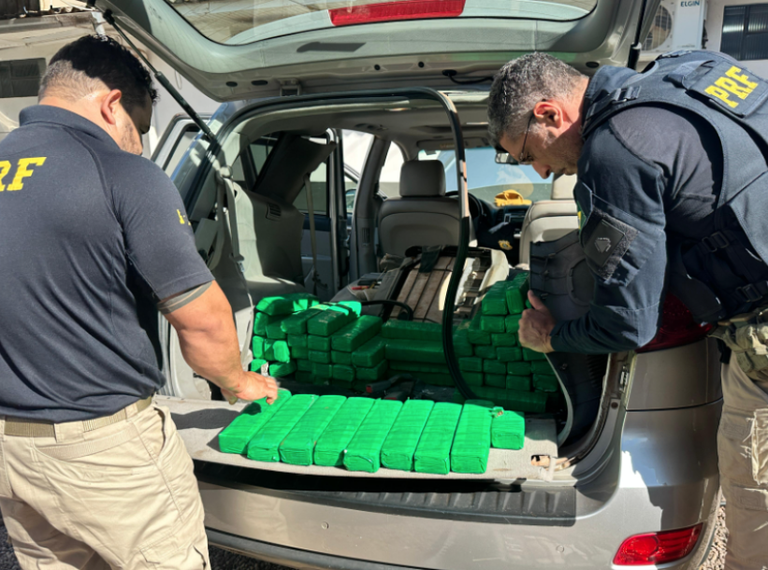 PRF apreende SUV "recheado" de maconha no Oeste do Paran&aacute;