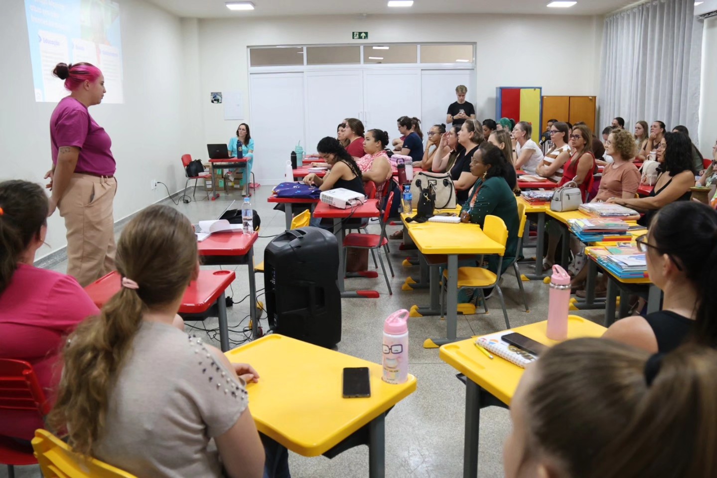 Professores recebem forma&ccedil;&atilde;o continuada para implanta&ccedil;&atilde;o do SIM Sistema de Ensino da FTD Educa&ccedil;&atilde;o em Nova Santa Rosa