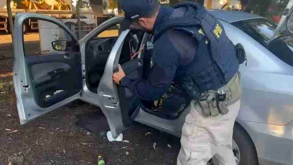 M&atilde;e &eacute; presa ap&oacute;s transportar 130 kg de droga em carro com os tr&ecirc;s filhos no Paran&aacute;