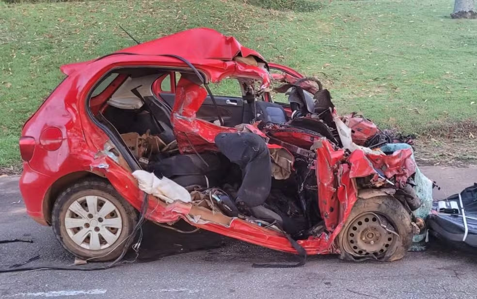 Cinco pessoas morrem em acidente entre carro e carreta na BR-414, interior de Goi&aacute;s