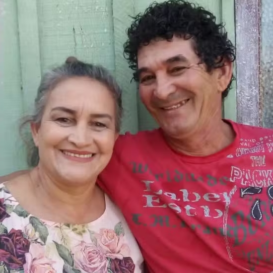 Casal morre ap&oacute;s perder controle de carro e bater contra &aacute;rvore no Paran&aacute;