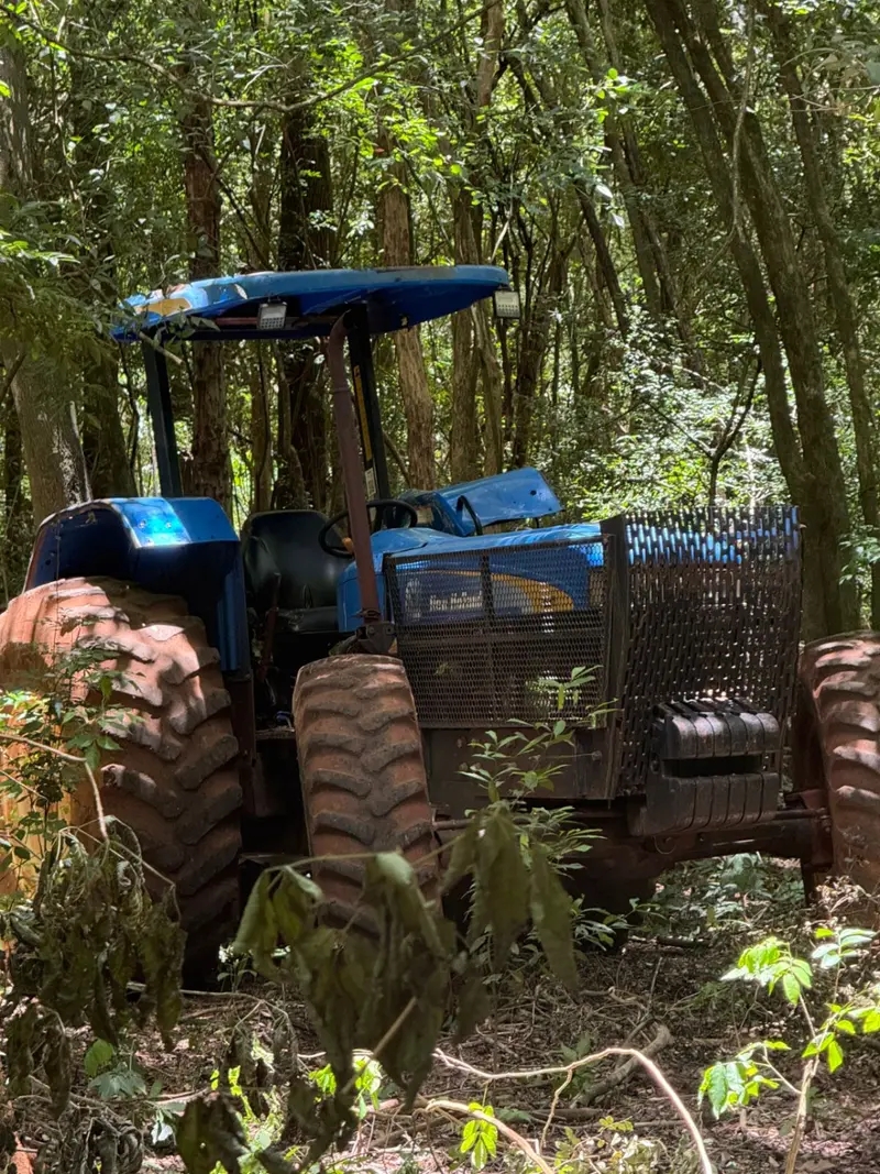 Pol&iacute;cia Militar recupera trator furtado na &aacute;rea rural de Ramil&acirc;ndia