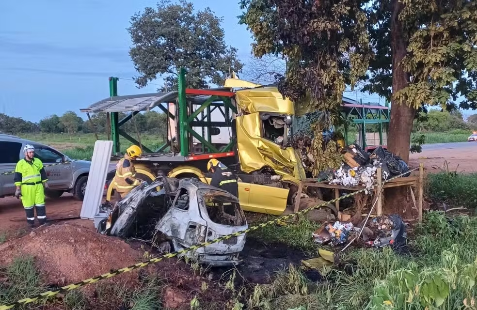 Quatro pessoas da mesma fam&iacute;lia morrem em mais um grave acidente na BR-040, em MG