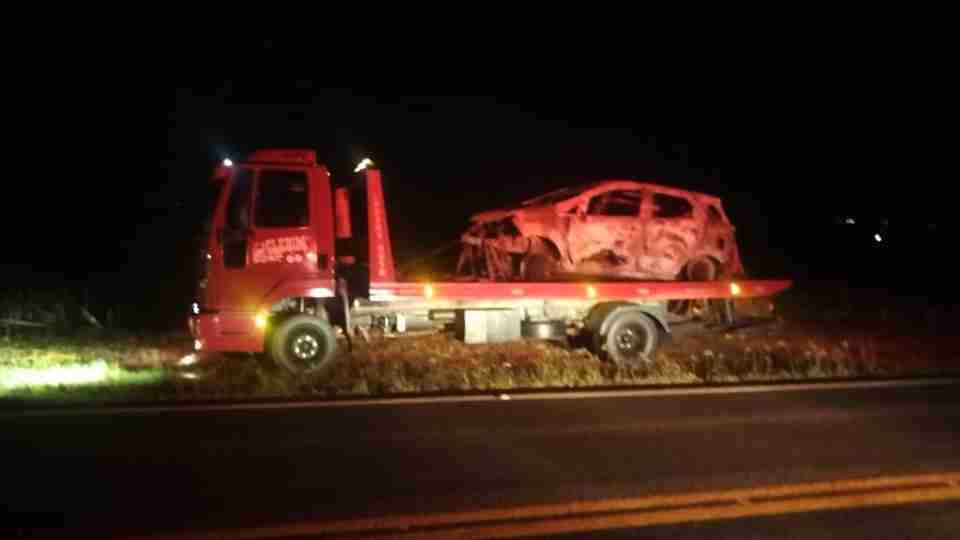 Inc&ecirc;ndio destr&oacute;i carro na PR-364 em Palotina