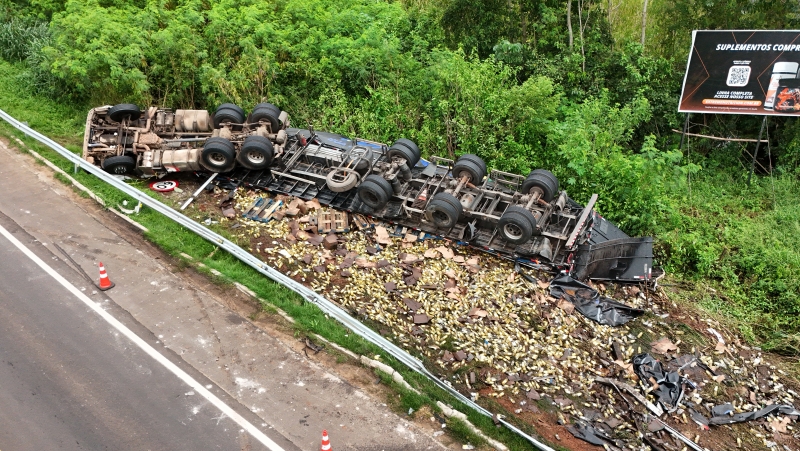 Caminhoneiro morre em grave acidente na Ponte Ayrton Senna, entre Gua&iacute;ra e Mundo Novo