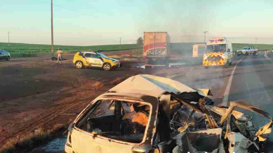 Homem morre carbonizado dentro de ve&iacute;culo no interior do PR