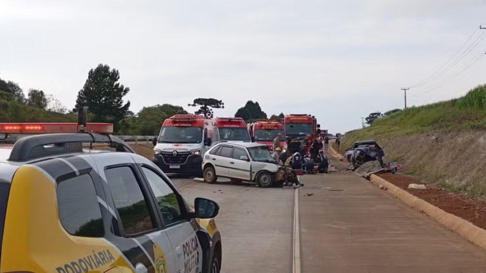 Dois jovens morrem ap&oacute;s acidente na PR-466, em Guarapuava