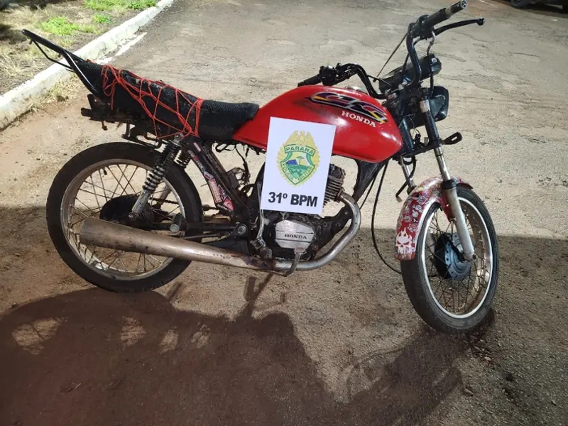 Motociclista b&ecirc;bado foge da pol&iacute;cia, colide com a anteparo e acaba preso em Assis Chateuabriand