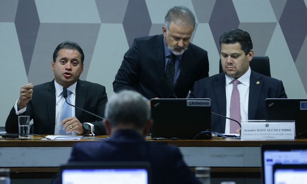 CCJ do Senado adia vota&ccedil;&atilde;o do PL do Impeachment para 2026