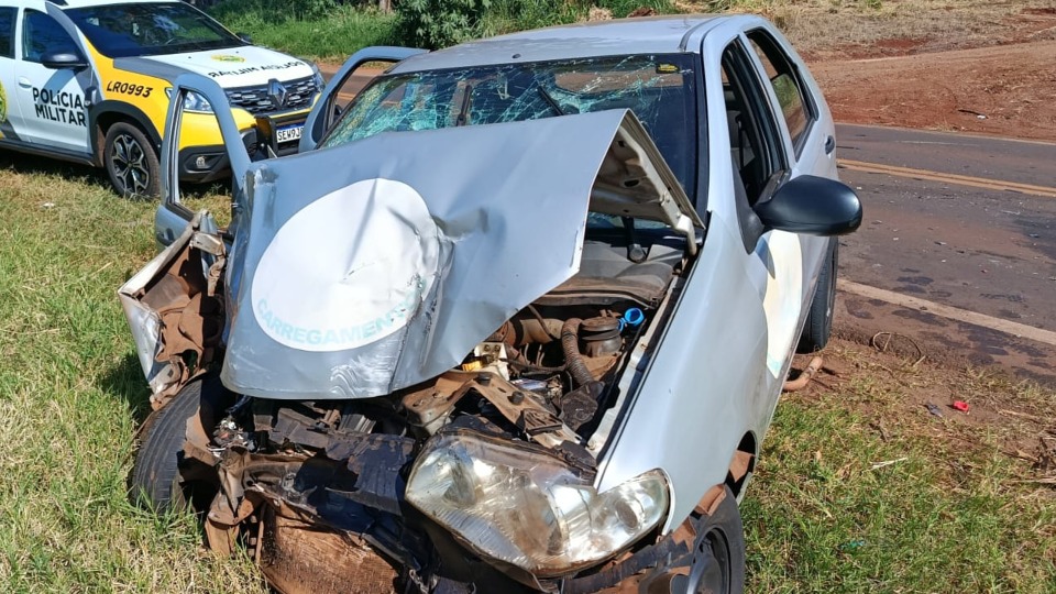 Acidente entre caminhonete e Palio deixa dois feridos na PR-317, em Toledo
