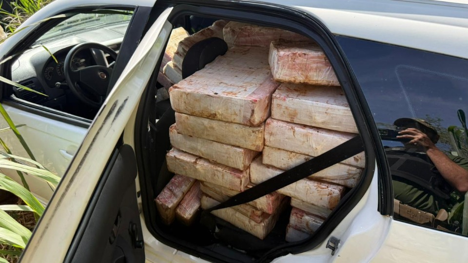 Carro com mais de 1 tonelada de maconha &eacute; abandonado em Santa Helena