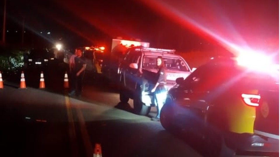 Batida frontal deixa duas v&iacute;timas mortas na PR-580, em Umuarama