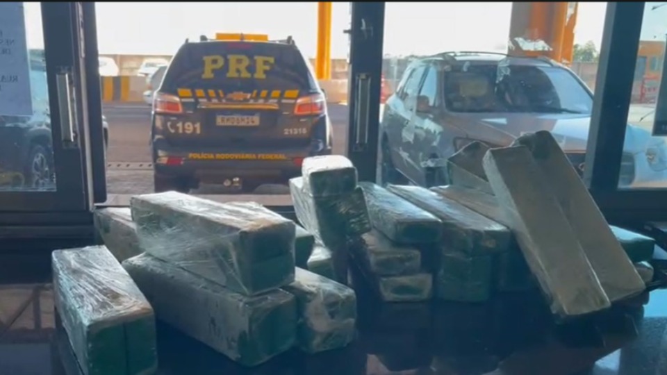 Jovem &eacute; preso com mais de 61 quilos de maconha em Corb&eacute;lia