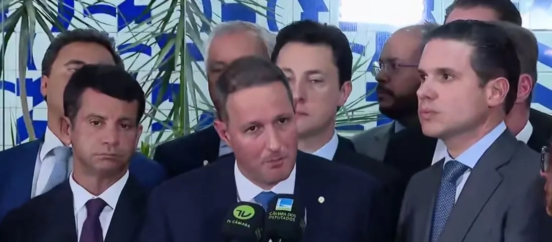 Seguran&ccedil;a une Centr&atilde;o e direita no Congresso, que aumenta tens&otilde;es com Lula