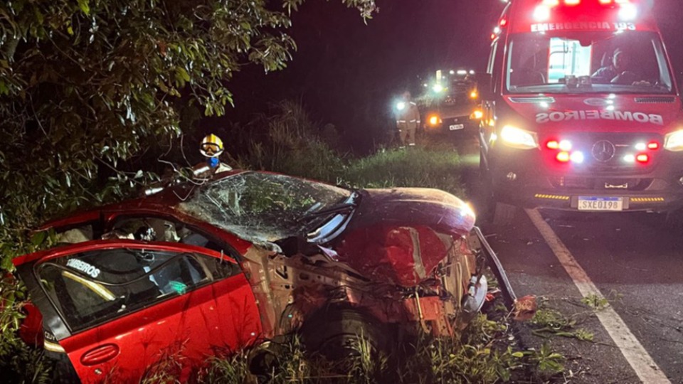 Capotamento na PR-158 mata mulher e deixa homem gravemente ferido