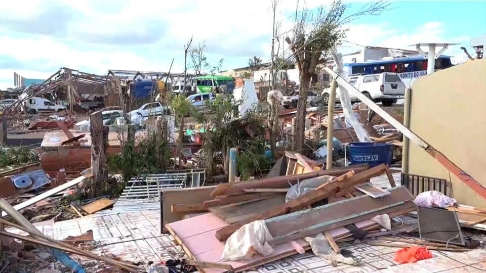 N&uacute;mero de internados ap&oacute;s passagens de tornados no Paran&aacute; cai para 11
