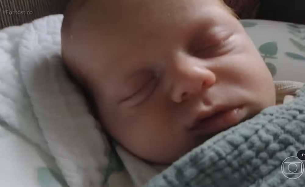 Beb&ecirc; nasce 30 anos depois da irm&atilde; 'g&ecirc;mea' ap&oacute;s embri&atilde;o ficar congelado