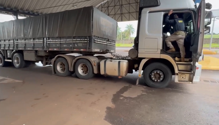 PRF apreende em Gua&iacute;ra 500 celulares contrabandeados que seriam levados para Bras&iacute;lia (DF)