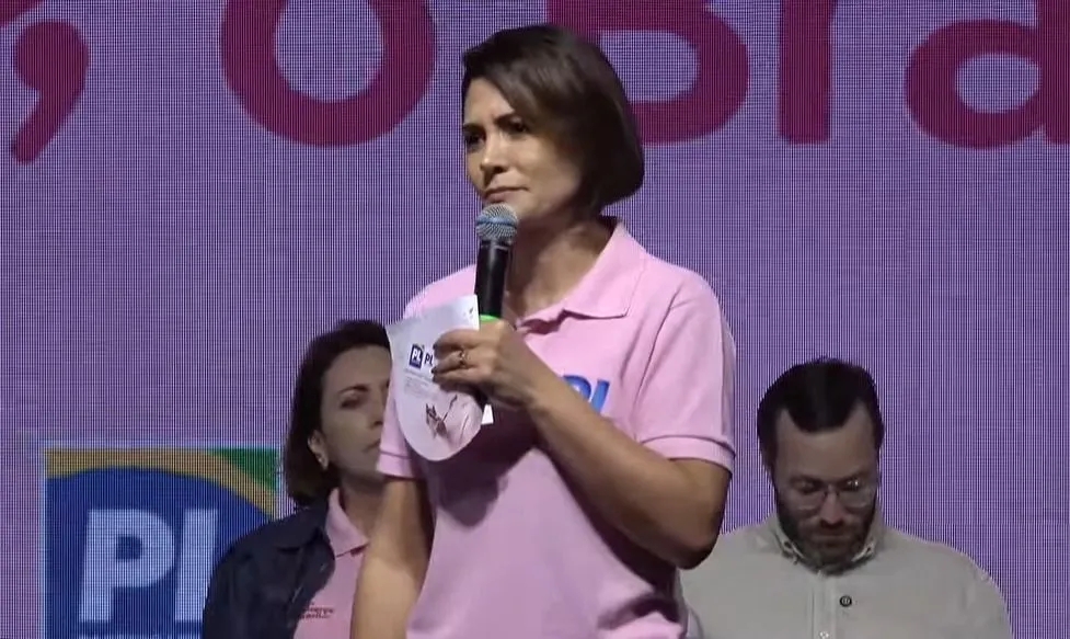 Michelle Bolsonaro diz que Lula "fica ao lado do crime" e "abandona v&iacute;tima"
