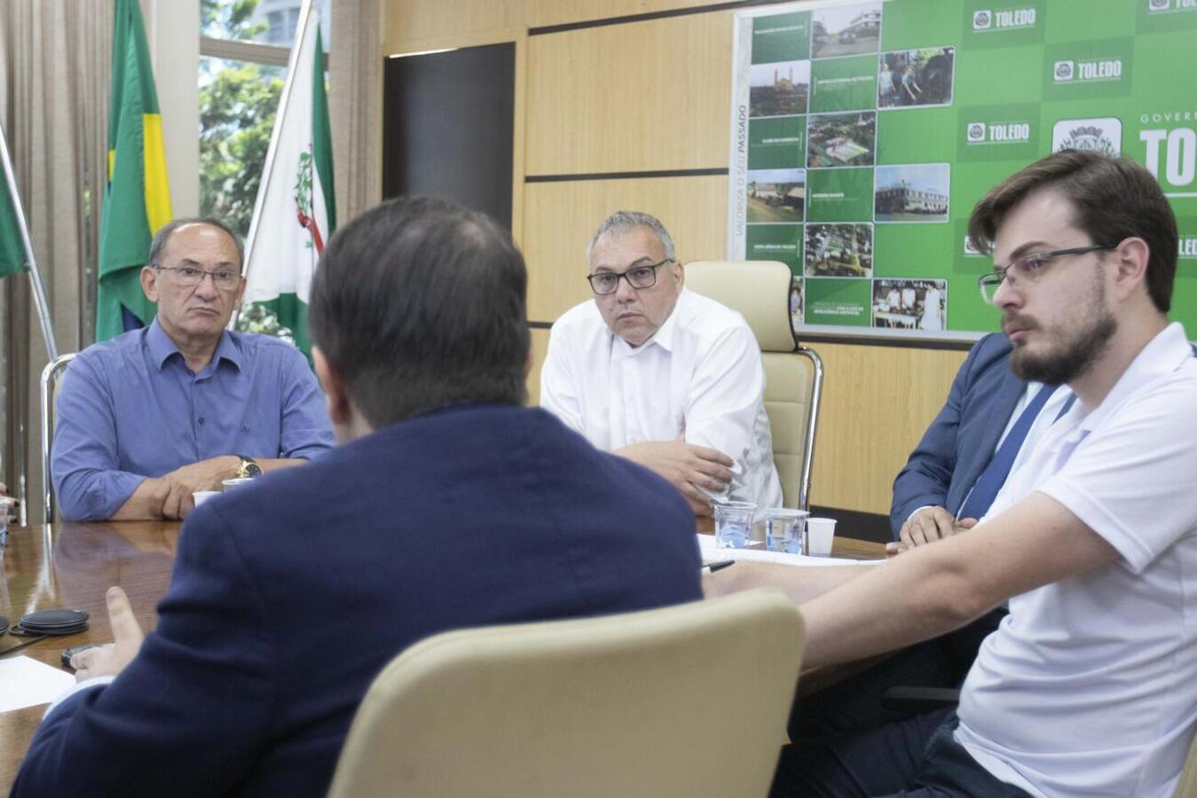 Autoridades discutem situa&ccedil;&atilde;o do Hospital Regional de Toledo