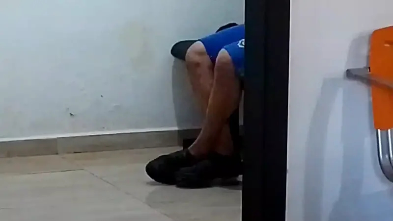 Homem &eacute; preso acusado de agredir companheira e abusar sexualmente da jovem de 13 anos