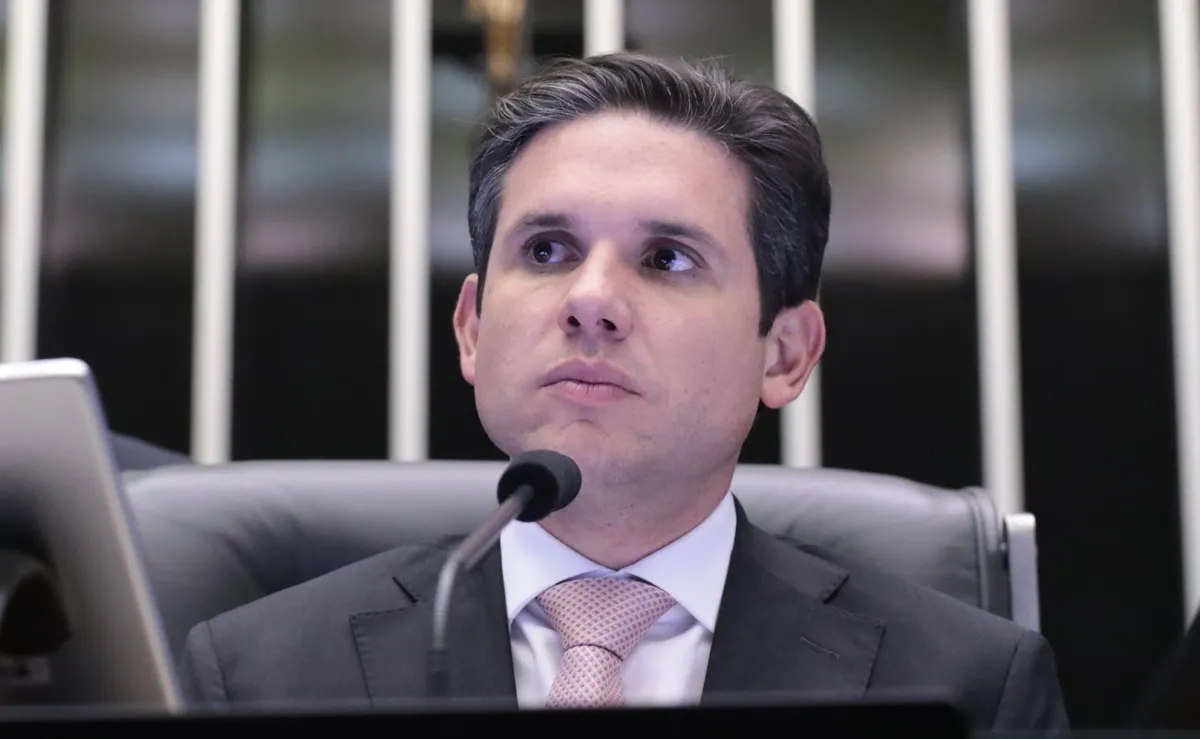 Hugo quer avan&ccedil;ar com reforma pol&iacute;tica &ldquo;sem pressa&rdquo;