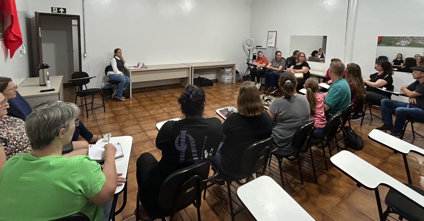 Reuni&atilde;o define data e formato da Feira de Natal 2025 de Nova Santa Rosa