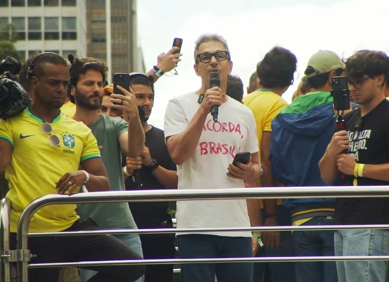 Em ato na Paulista, Zema critica &ldquo;intoc&aacute;veis&rdquo; de Bras&iacute;lia e pede rea&ccedil;&atilde;o