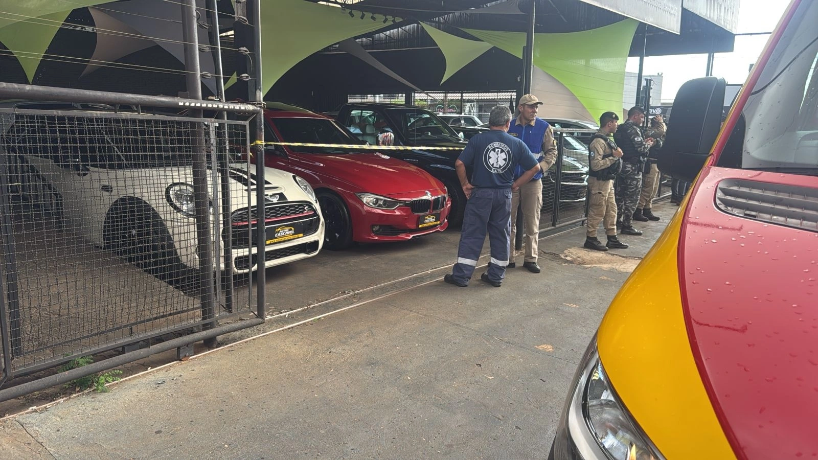 Pai e filho s&atilde;o assassinados a tiros dentro de garagem de ve&iacute;culos em Cascavel