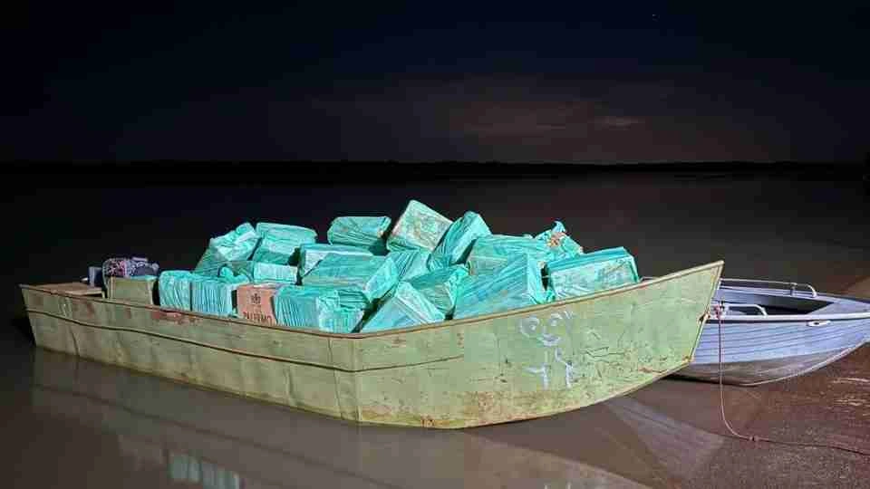 60 mil ma&ccedil;os de cigarros contrabandeados s&atilde;o apreendidos em Missal