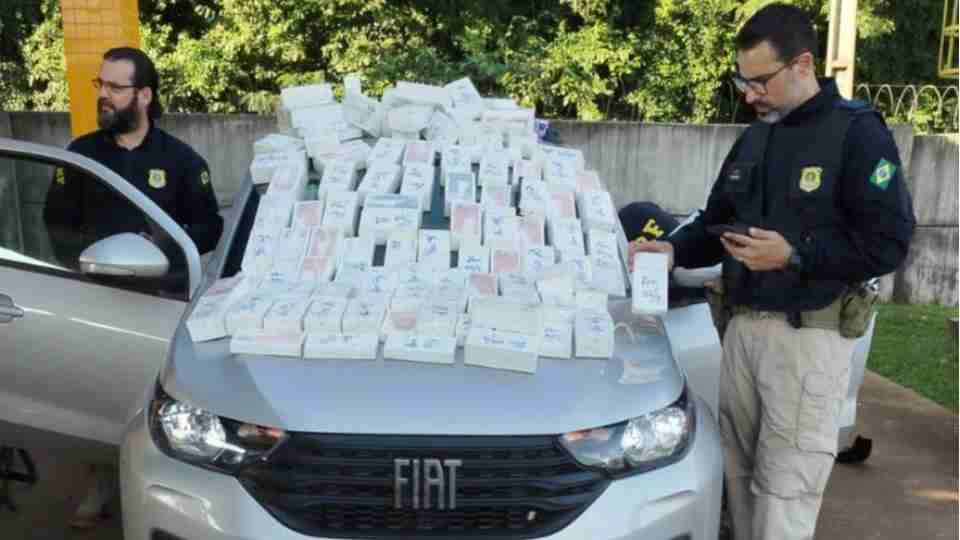 Carga milion&aacute;ria de iPhones &eacute; apreendida escondida em picape em Ubirat&atilde;