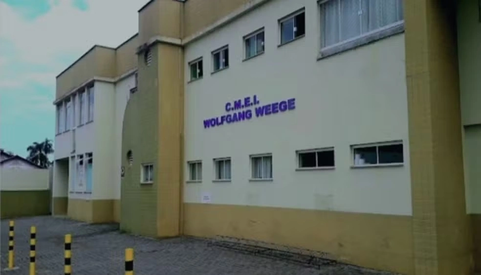 Pai busca crian&ccedil;a errada no 1&ordm; dia de creche e s&oacute; percebe ap&oacute;s aviso de outro respons&aacute;vel em SC