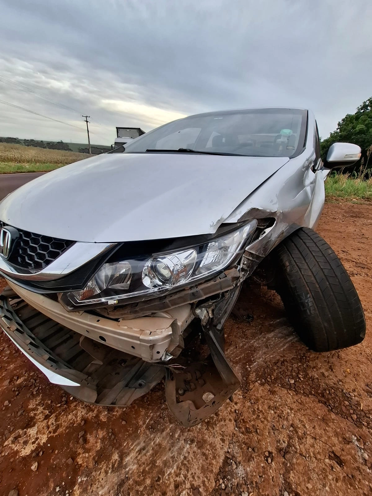 Acidente entre carro e caminh&atilde;o &eacute; registrado na PR-491 em Nova Santa Rosa