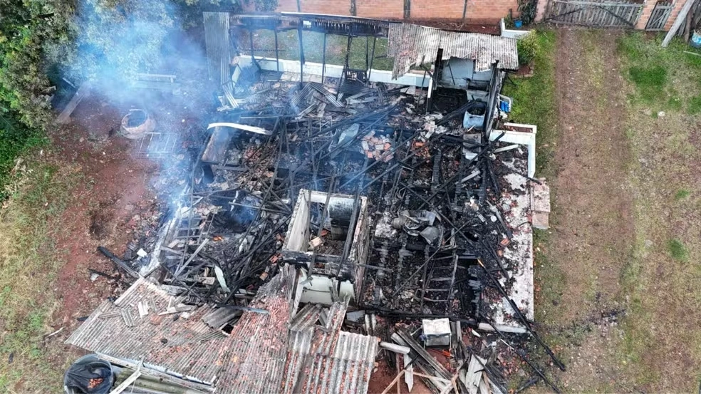 Homem ateia fogo na casa de ex-namorada 10 dias ap&oacute;s t&eacute;rmino e &eacute; preso no PR