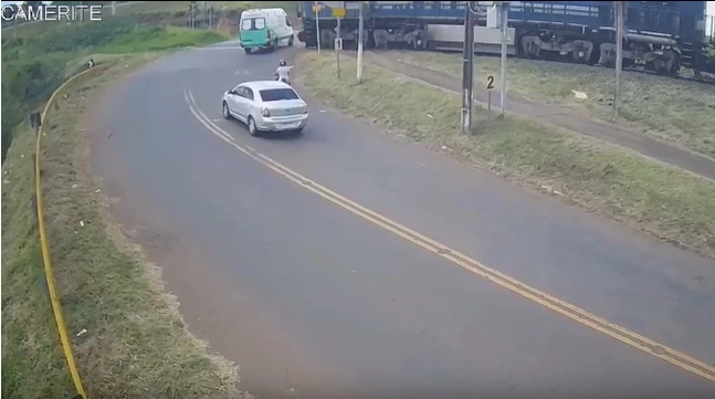Colis&atilde;o entre trem e ambul&acirc;ncia &eacute; registrada no interior do PR