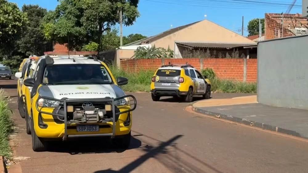 Crian&ccedil;a de 9 anos &eacute; baleada acidentalmente pela pr&oacute;pria av&oacute; durante briga entre a mulher e o companheiro no PR, diz pol&iacute;cia