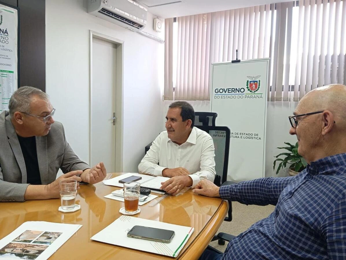 Chefe do Executivo acompanha projetos de Toledo junto ao Governo do Paran&aacute;