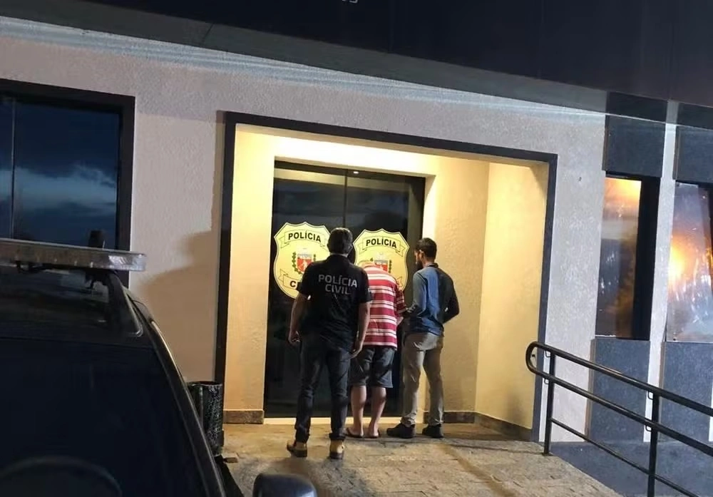 Motorista de transporte escolar &eacute; preso suspeito de tocar partes &iacute;ntimas de crian&ccedil;as e adolescentes, no Paran&aacute;